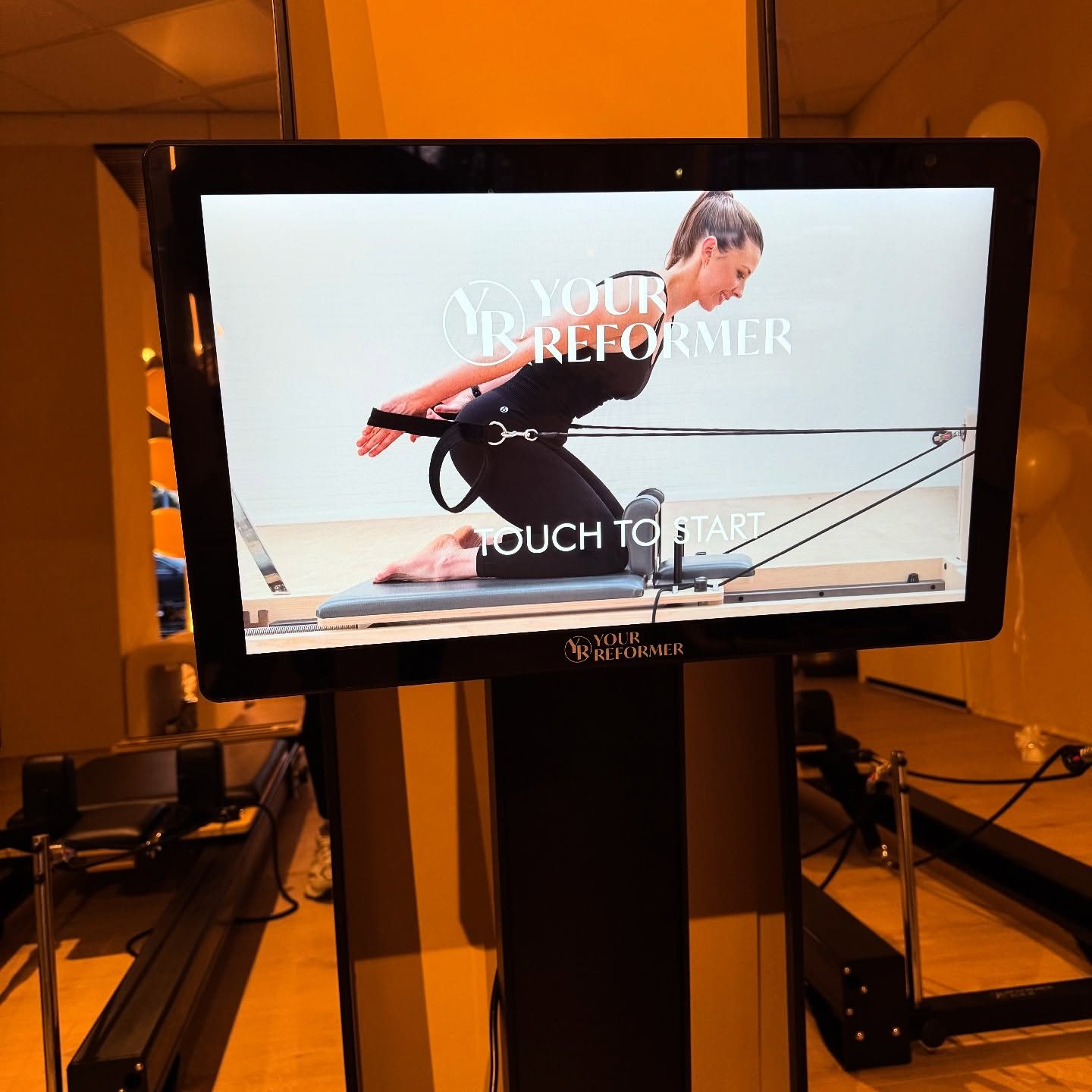 Het kiosk scherm met on demand lessen